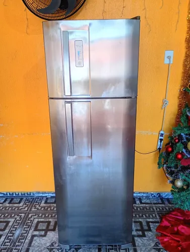 Geladeira Eletrolux turbo Frost Free