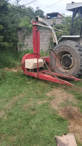 Vendo ensiladeira nogueira cfn 140 