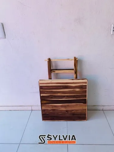 Mesa quadrada sem verniz
