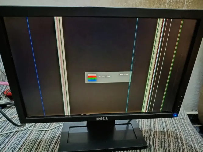 ((LEIA ANÚNCIO) MONITOR 17 POLEGADAS DELL FUNCIONANDO MAS TEM LISTRAS POR ISSO BARATO