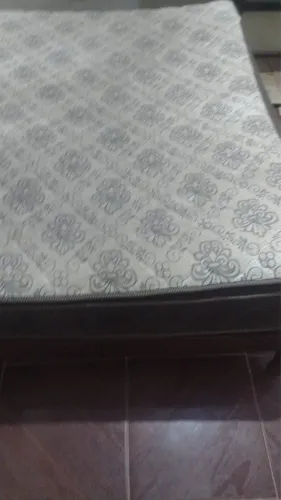 Vende-se cama para casal