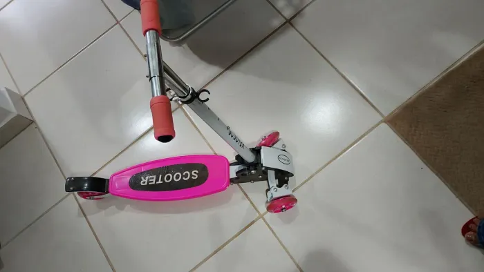 Vendo um patinete feminino 80,00