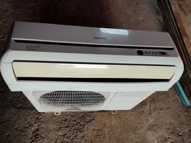 Ar condicionado 9.000 mil BTUs (DEIXO INSTALADO)