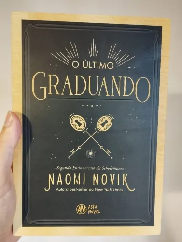 Livro - O Último Graduando - Naomi Novik