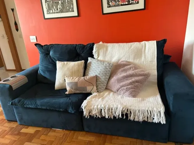 Sofá - cama recém reformado.