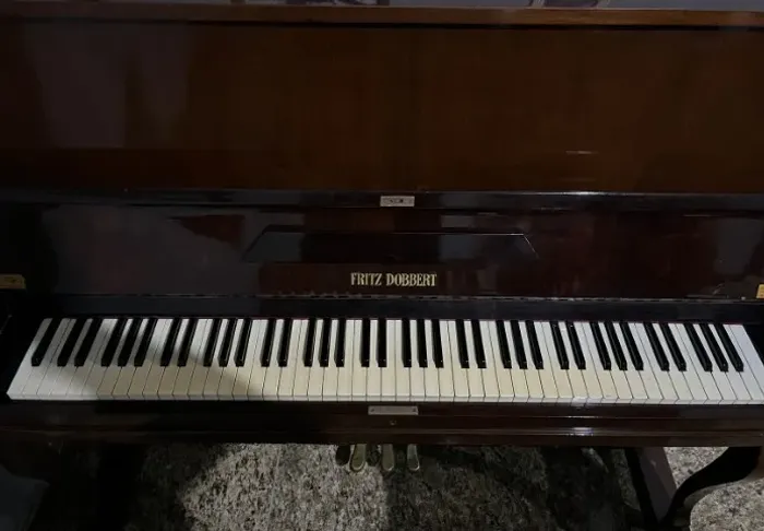 Piano Acústico Vertical Fritz Dobbert - 88 Teclas