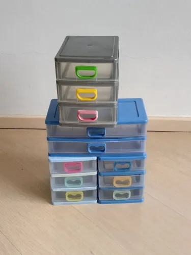 4 caixas porta trecos em plástico 