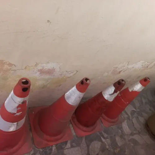 4 cones de sinalização 