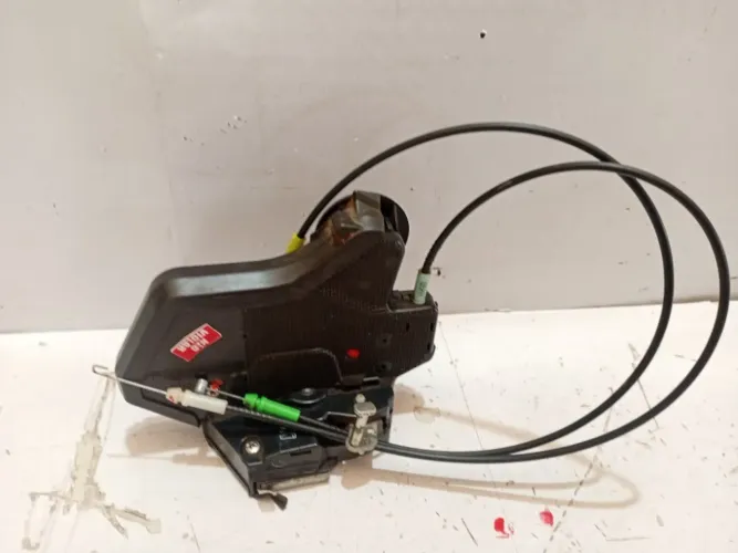 Fechadura trava eletrica traseira direita toyota fielder2008