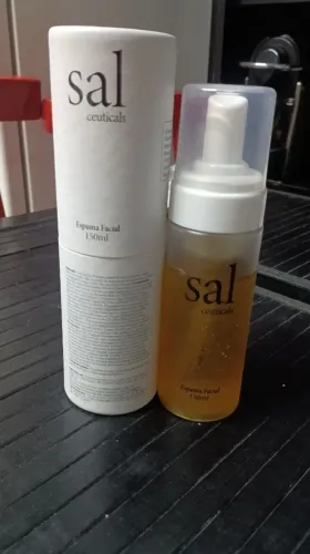 Espuma de Limpeza Facial com Ácido Glicólico de 150 ml da marca Sal Ceuticals.