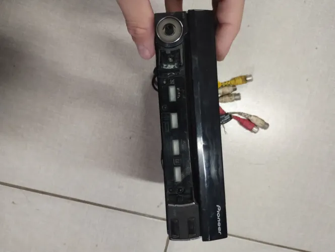 Pioneer sem parte da frente funcionando bem