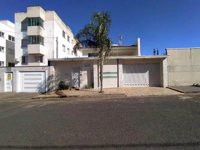 Casa para locação bairro Santa Mônica