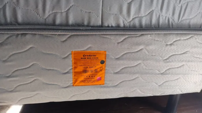 Vendo duas cama box solteiro semi nova telefone para contato Whats *75
