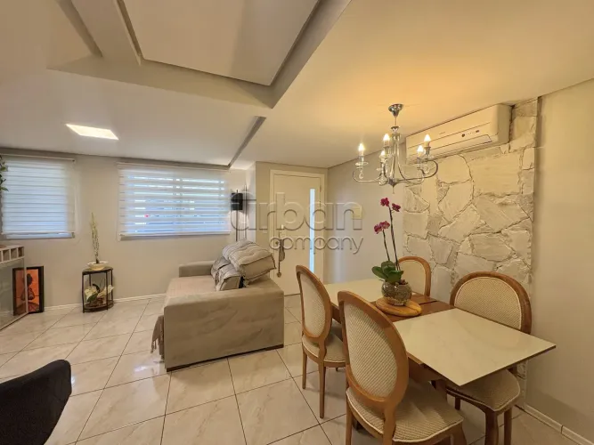 Casa em condominio, mobiliada, 2 dormitórios,3 banheiros, pátio e área gourmet