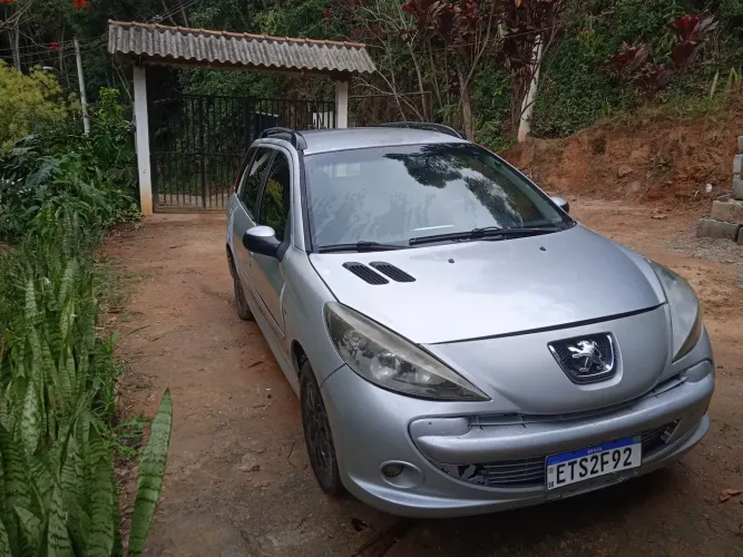 Peugeot 207 SW XR Sport 1.4 Flex 8V 5P 2011