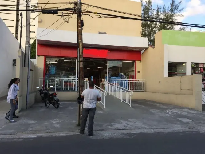 ALUGO LOJA na 17 de agosto com 500M2 junto a praça de Casa Forte em Parnamirim - Recife - 