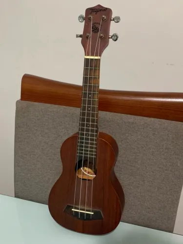 Ukulele soprano Tagima original modelo 21K NF (preço negociável)