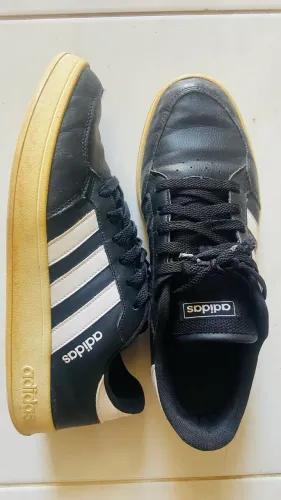 Tênis adidas