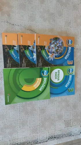 Coleção de.livros escolares Moderna Plus Biologia 3 - 5 volumes de Amabis Martho