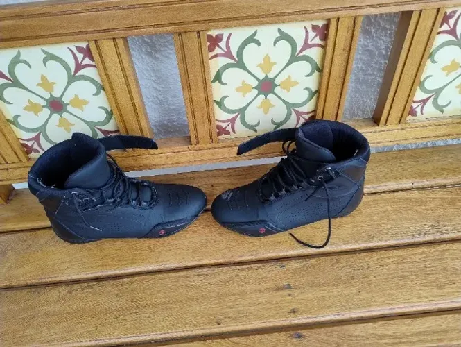 Bota X11 