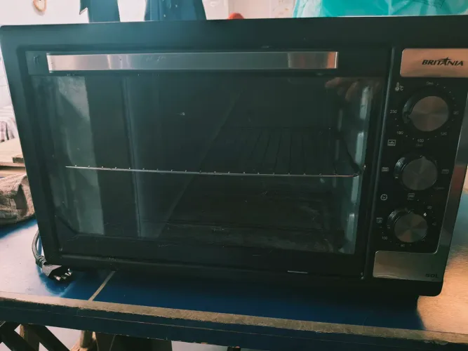 Forno elétrico Britânia BFE50P de 50 litros