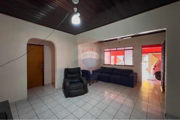 Casa à venda na R. Dom Pedro II, região central de Porto Velho/RO.