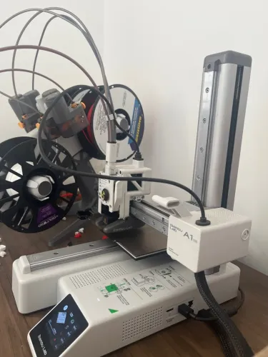 Impressora 3D Bambu Lab A1 Mini com AMS (trocas e parcelo)