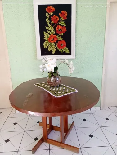 Mesa de madeira para cozinha ou sala de jantar