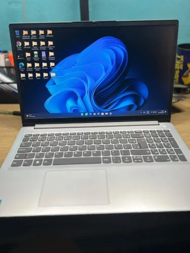 Notebook Lenovo IdeaPad 3 15IML05 Cinza platina 15.6" 1366 px x 768 px disco SSD PCIe 256
