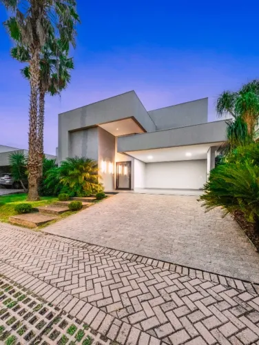 Casa Exclusiva à Venda no Village do Cerrado  Mobiliada por R$4.500.000