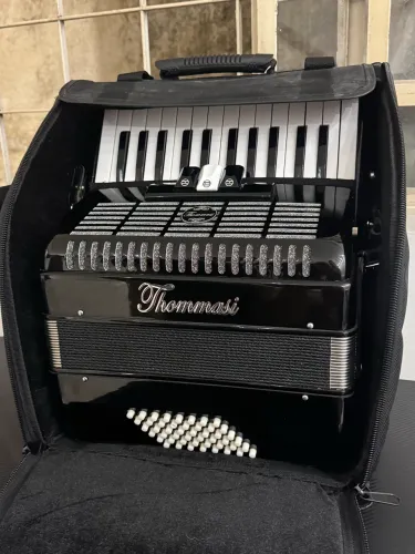 Acordeon | Sanfona 48 Baixos 26 Teclas Preto Thommasi