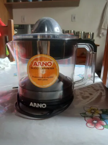 Vendo espremedor de laranja e limão Arno novo