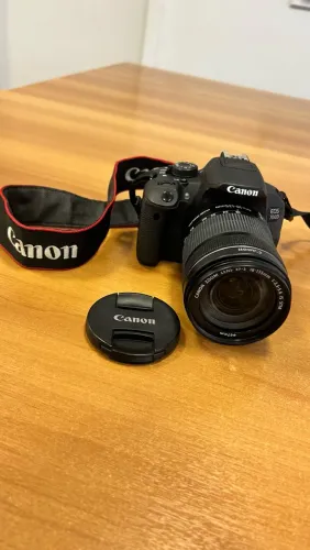 Câmera Canon EOS 700D