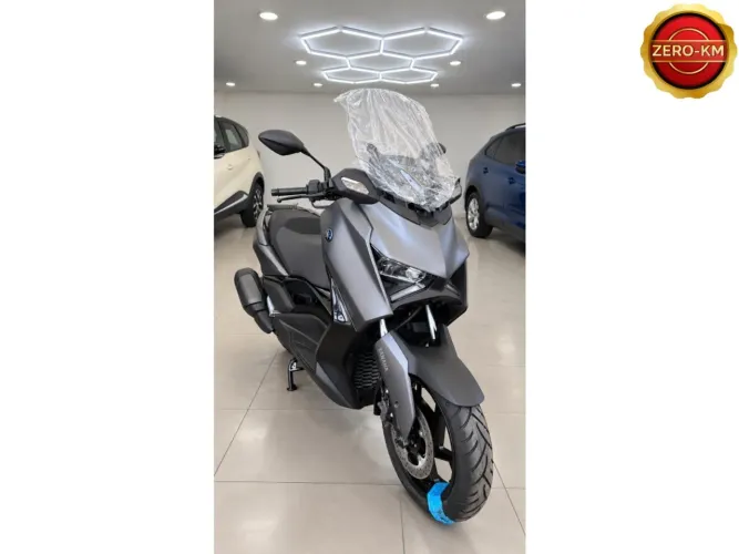 Yamaha Xmax 300 connected abs 2026