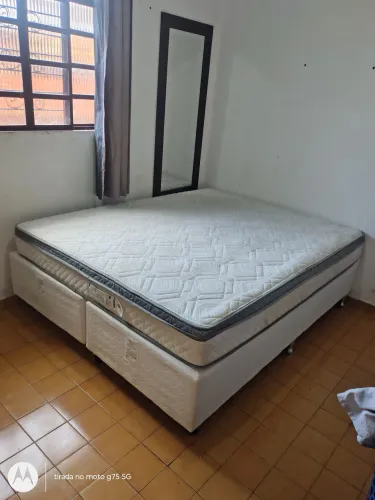 Vendo cama box casal Queen em perfeito estado de conservação