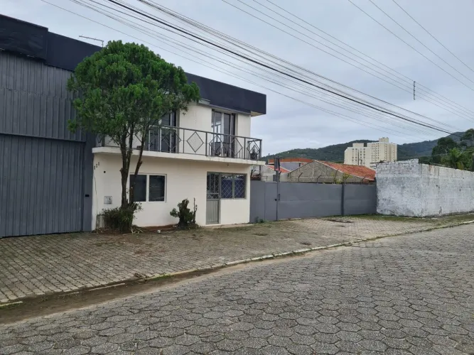GALPÃO PARA LOCAÇÃO EM CAMBORIÚ