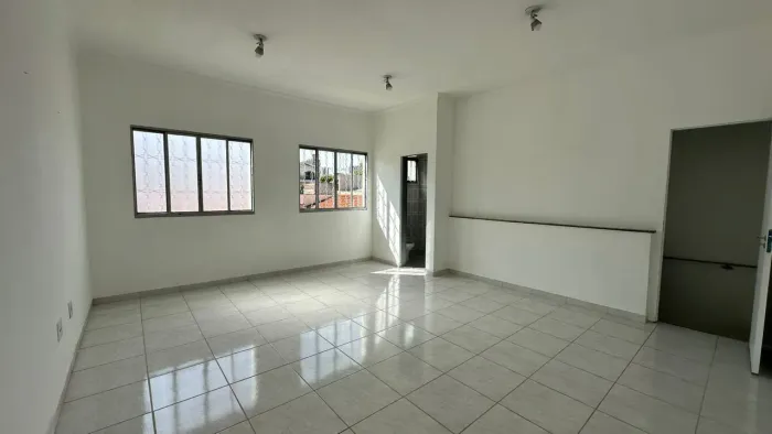 Casa comercial á venda com 5 salas - Bairro Vianelo - Jundiaí/SP