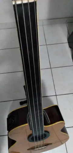 Baixolão Eagle 90AEB-NT, 4 cordas,fretless, ativo.