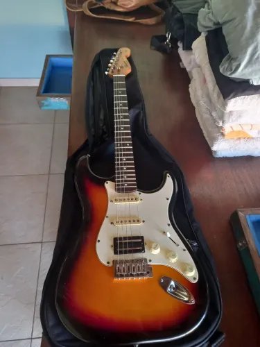 Guitarra squier Califórnia serie
