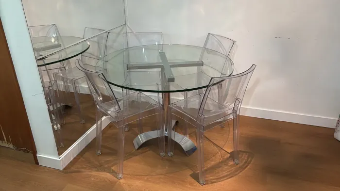 Mesa de vidro, base Inox e 4 cadeiras Acrílico