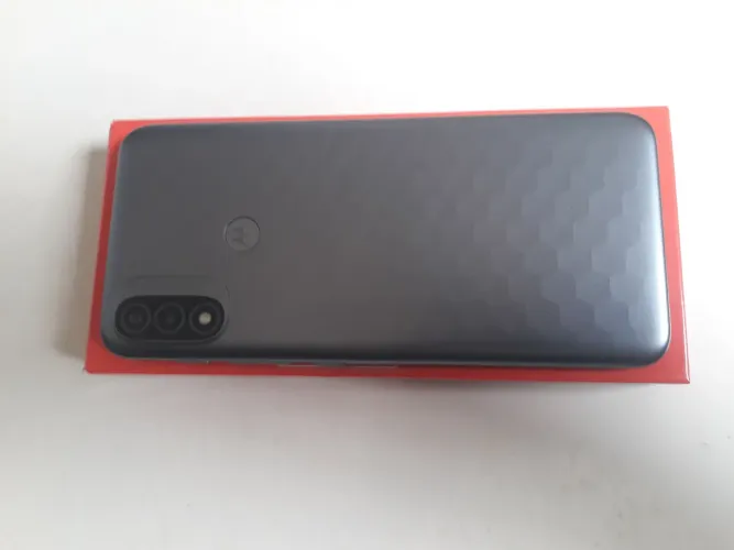 Vendo celular Motorola moto e20, bem conservado semi-novo sem defeito. 
