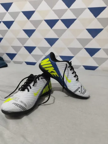 CHUTEIRA FUTSAL NIKE