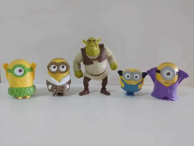Minions/ Shrek - lote com 5 bonecos no total 