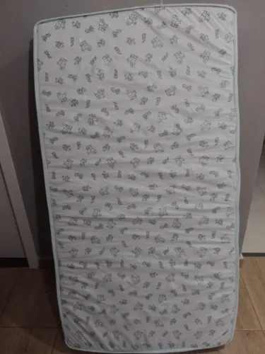Berço de bebê + colchão 