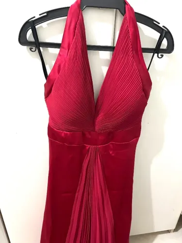 Vestido de festa vermelho- TAM: 38- RS 200,00