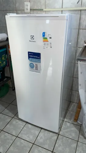 Freezer Vertical Electrolux 162L Inverter A+++ (FEI19) - 127V - Seminovo