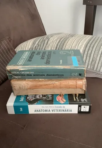 Vendo livros de anatomia veterinária