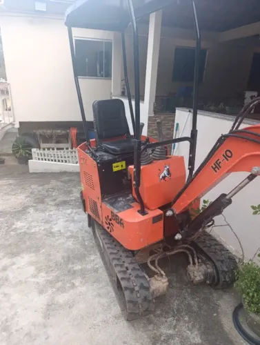 Vendo ou troco Mini escavadeira potente