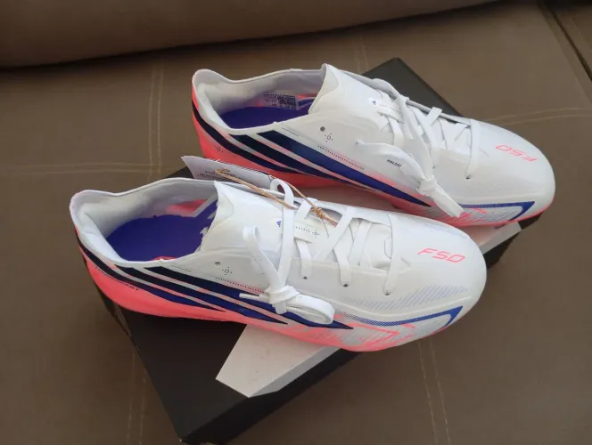 Adidas oficial lançamento nova. Número 32 valor: 750,00