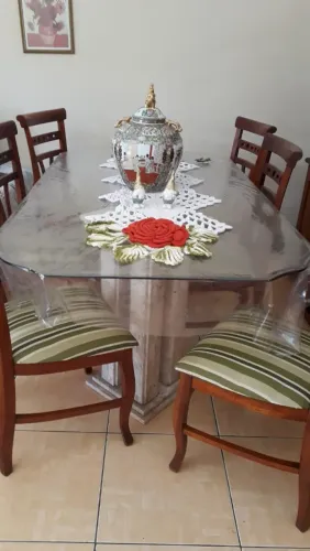 Mesa com 6 cadeiras